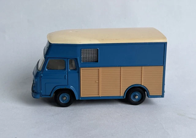 Dinky Toys 571 Saviem Trafic Van à Chevaux Avec Sulky - 1969 - Quasi Neuf