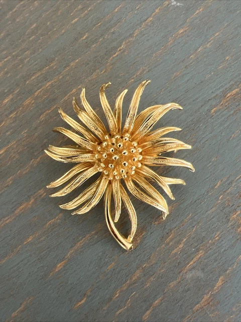 Broche Fantaisie Vintage En Métal Doré Motif Fleurs - Bijou Ancien D'Occasion - Pour Col Ou Veste