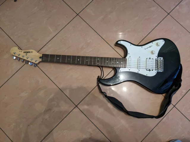 YAMAHA EG 112 chitarra elettrica usata - Solid body - Nera