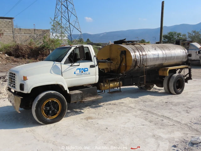 2003 Chevrolet Kodiak M 2000 Gallon Asphalt Slurry Tank Truck Paving