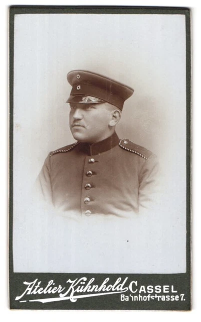 Fotografie Atelier Kühnhold, Kassel, Bahnhofstrasse 7, Portrait Soldat mit Unif