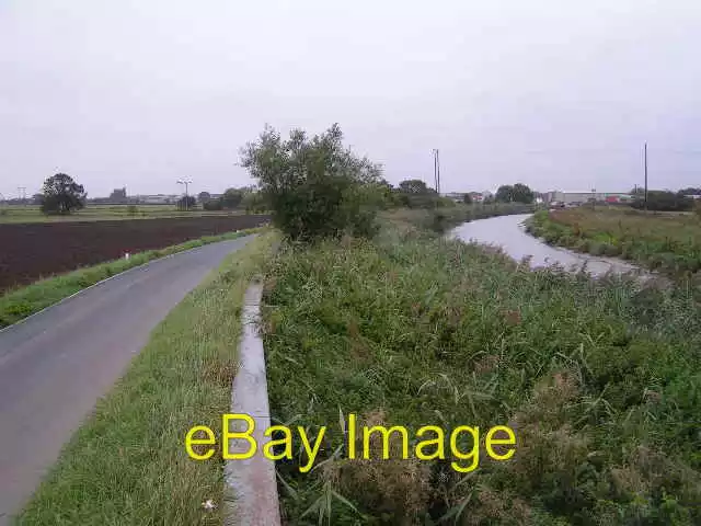 Photo 6x4 River Hull near Beverley A minor road runs parallel to the Rive c2005