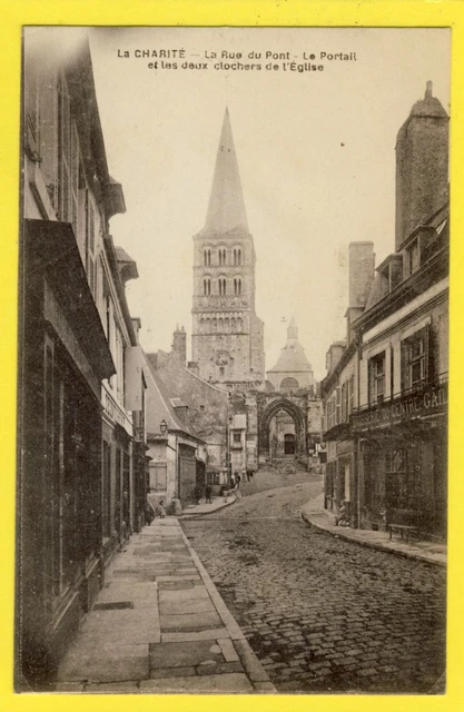 cpa FRANCE LA CHARITÉ sur LOIRE (Nièvre) La Rue du PONT Broserie Dyeing