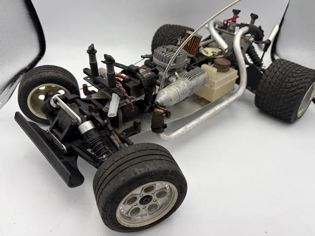 Buggy Kyosho Ford RS 200 4WD Thermique 1/8 - Vintage 1988 (Jaune, Occasion)