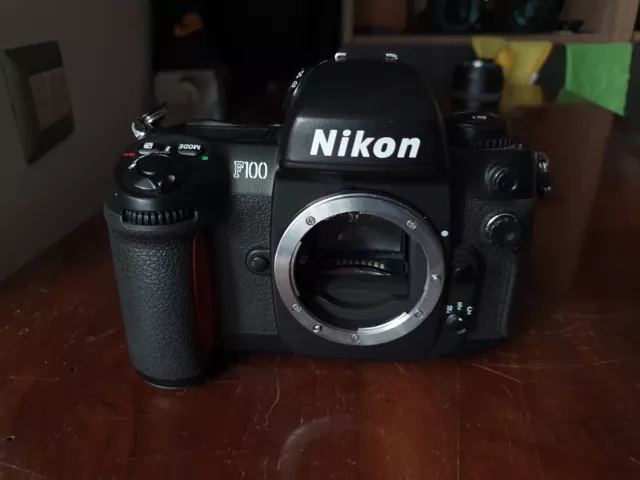 Nikon F100 body