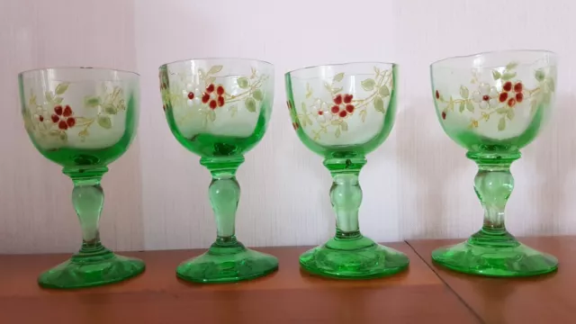 Lot de 4 anciens verres émaillés Legras