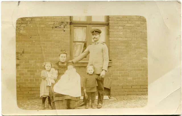 Orig. Foto-AK KÖNIGSBERG /Pr. Mann/Uniform, Familie, Kinder, Otto Schneider 1913