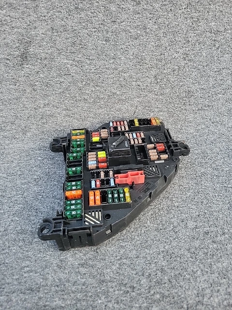 BMW F10 F11 F06 F07 F01 Rear Power Distribution Box Fuse Plugs Wiring bmw-f10-f11-f06-f07-f01-rear-power-distribution-box-fuse-plugs-wiring