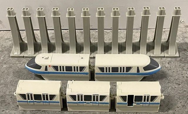 Epcot Train Set WALT DISNEY WORLD Epcot Center Monorail System Plastic Train Toy Set £ ...