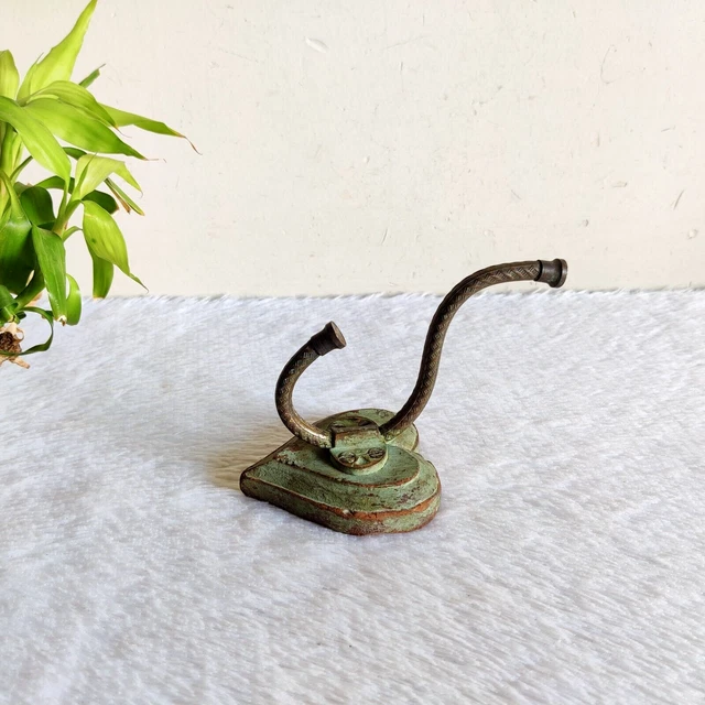 Vintage Ornate Brass Wall Hook Hanger Wooden Base Decorative Collectibles M326 2