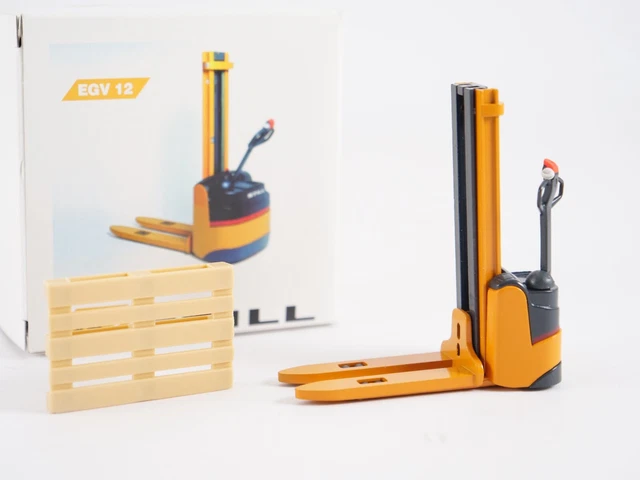 Conrad GmbH of Germany 2981 1:25 scale model Linde fork lift