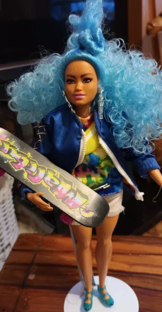 BARBIE EXTRA DOLL Blue Curly Hair with Skateboard 9.99 PicClick UK