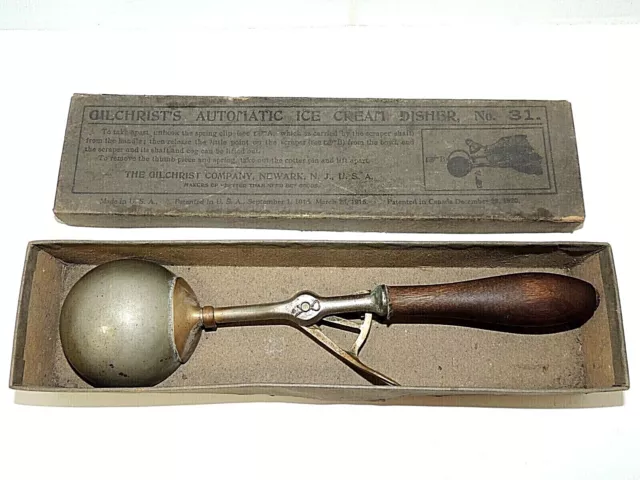 Size 8 Scoops to Quart GILCHRIST No 31 Ice Cream Scoop Wood Handle, Original Box