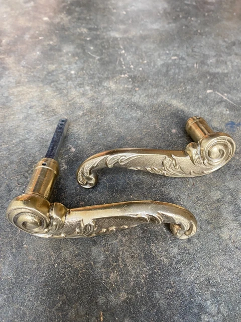 Anciennes poignées  de porte en bronze,serrure clenche heurtoir