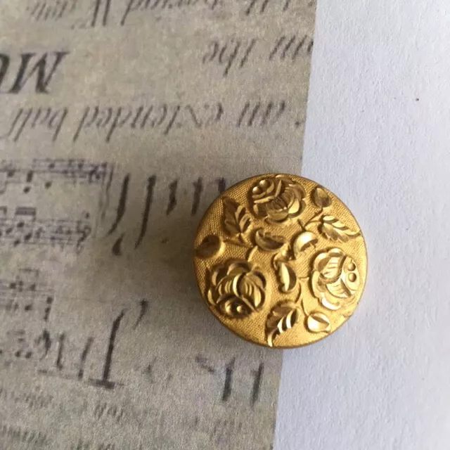 2 Boutons anciens de collection 21 mm, décor 3 roses bronze doré, TBE à la pièce