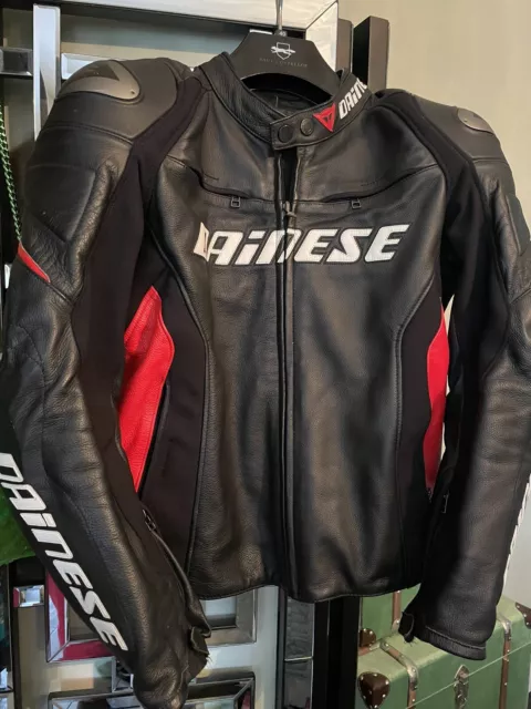 Dainese Racing D1 Motorrad Lederjacke schwarz weiß rot EU 48 Rückenschutz