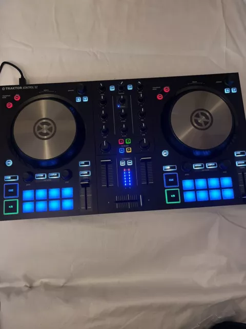 Sistema de DJ de 2 canales Native Instruments Traktor Kontrol S2 MK3