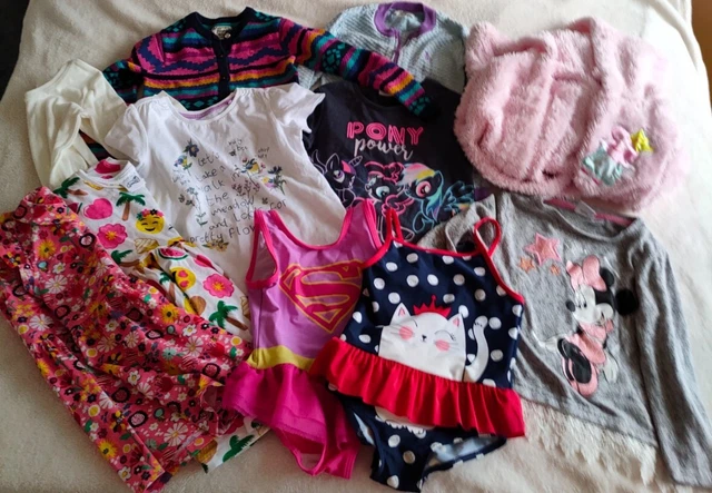 Girls clothes bundle age 2-4 years. great condition