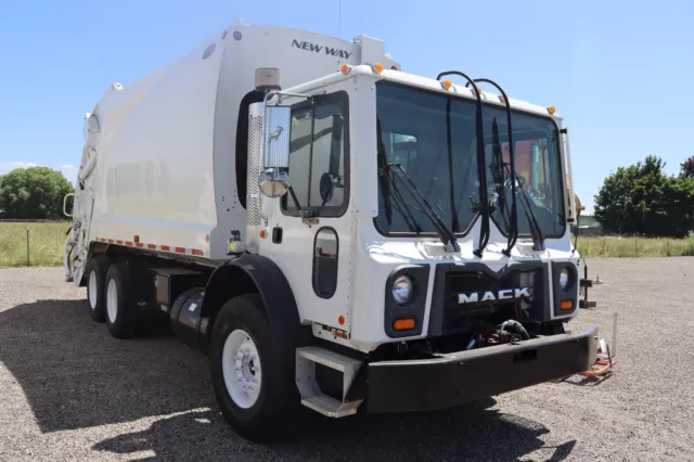 2009 MACK GARBAGE TRUCK  MRU600 W/New Way 25 YD NEW WAY-King Cobra rear loader