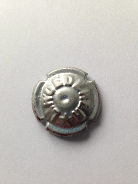 1Capsule De Champagne Roederer Estampée Gris Acier Tres Grandes Lettres Epaisses