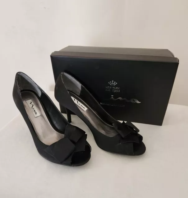 NINA Fraser - LS Dressy Black Luster Satin Peep-Toe Pump w/ Bow - Size 8 1/2 W