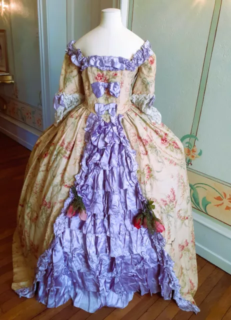 robe de théâtre ancienne