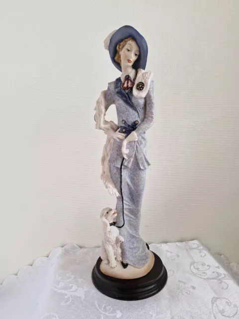 statuette femme  style 1930en resine (année 1990)