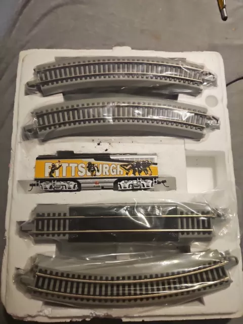 Hawthorne Village Pittsburgh Steelers Offensive Train Engine w/track