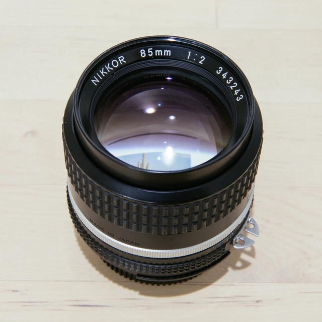 [Near Mint] Nikon Nikkor Ai-S AIS 85mm f2 MF F Mount Lens