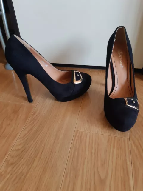 Chaussures (escarpins) noires avec boucle décorative pour femme / Pointure 39