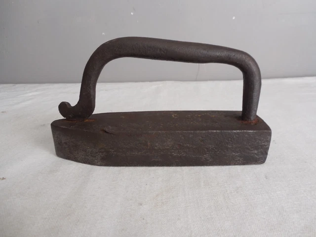 ANCIEN FER À repasser vintage à charbon début 20éme siècle. EUR 40,00