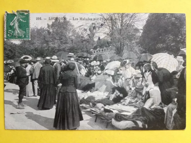 cpa France LOURDES (Hautes Pyrénées) Les MALADES sur l'ESPLANADE unwell