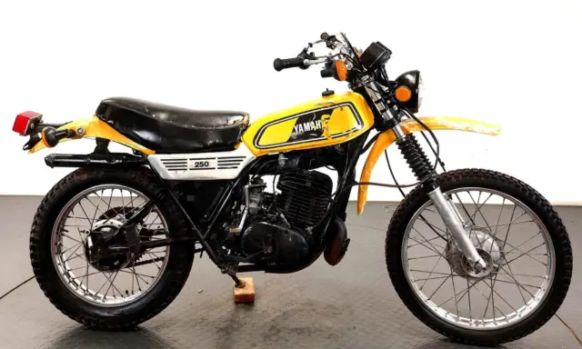 Yamaha Dt 400 Mx 1977 2 Stroke Trail Bike*Restoration Project*Runs & Rides*