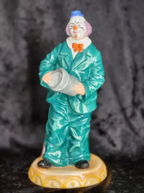 Royal Doulton Figurine " Will He Wont He " Hn 3275