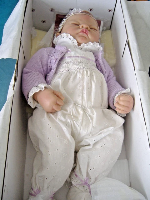 THE ASHTON-DRAKE GALLERIES - WELCOME HOME, BABY EMILY DOLL