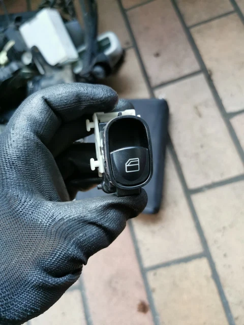 Interrupteur De Lève-vitre Conducteur Pour Mercedes Classe C W203 (2000-2007) - Réf. A2038210679