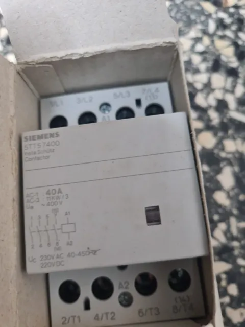 Siemens Insta Schütz Contactor 5TT5 7400 40A & 5TT5 7300 24A