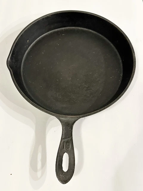 Vtg Antique #10 Fancy Handled Cast Iron Skillet/Gate Mark Spout 12”