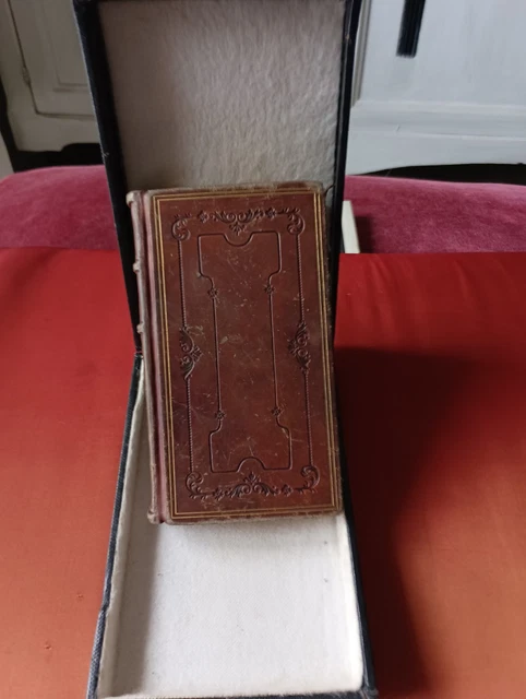 Ancien Jeu Alphabétique En Bois, 138 Pièces, Boîte D'origine Coulissante, Vers 1920