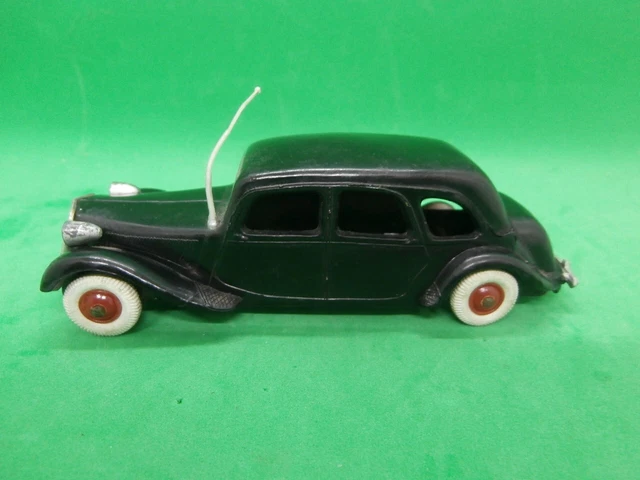 Norev 1/43 Citroen Traction 15 six Familiale noire plancher métal sans boite
