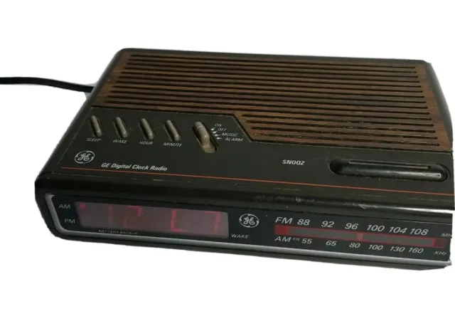 Vintage GE Digital Alarm Clock AM/FM Radio  7-4612B Faux Wood Grain Brown