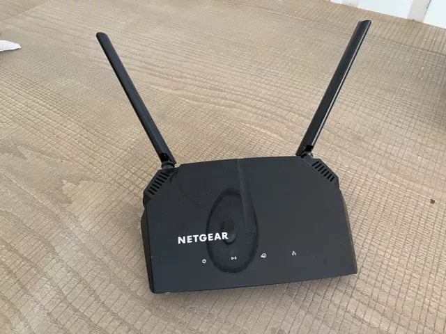 NETGEAR R6120 Router WiFi Dual Band AC1200 , 4 Porte Fast, 300 + 900 Mbps