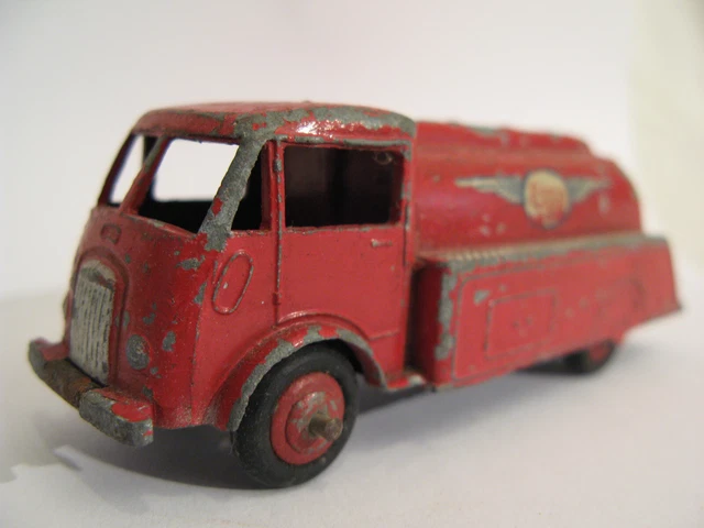 DINKY TOYS TRACTEUR Panhard Citerne Titan 320, Meccano, France jouet