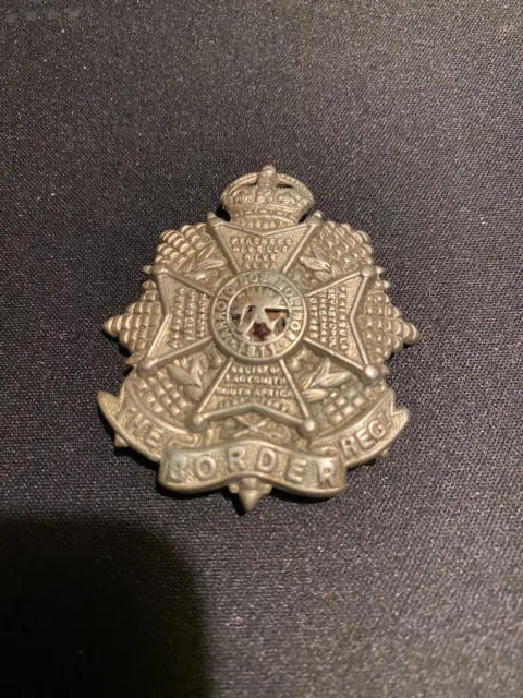 Vintage Metal Border Regiment Cap Beret Badge