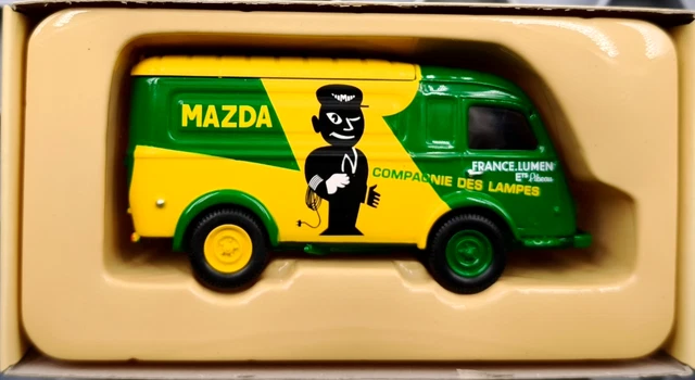 CORGI TOYS / Heritage Renault 1000kg avec toit rehaussé ambulance