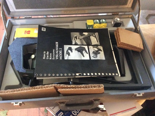 KODAK EKTAGRAPHIC VISUALMAKER MODEL 2 Case And Manual, No Camera