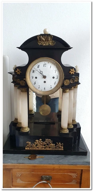 Horloge De Table Biedermeier – Portail Monumental Avec 6 Colonnes En Albâtre – Très Belle Pièce D'Exception