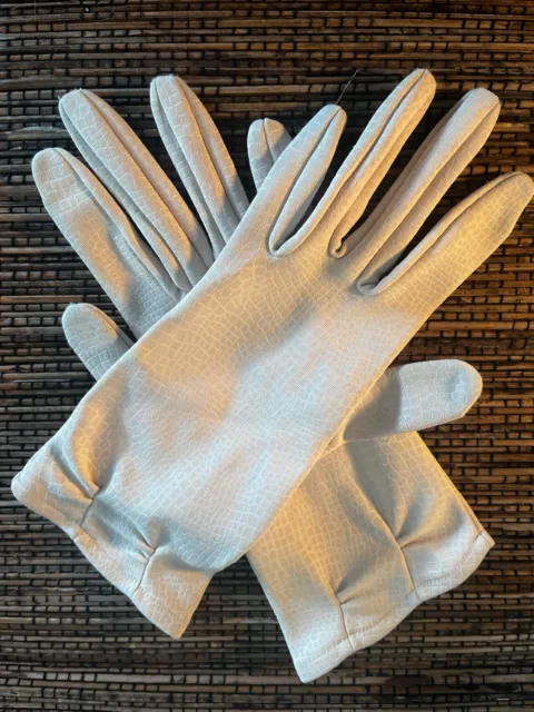 Vintage Ladies Gloves, cream circa mid 1900s textured decorative size medium