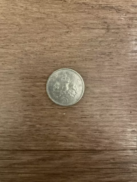 1970 - Elizabeth II Large UK 5p - Five Pence Coin.