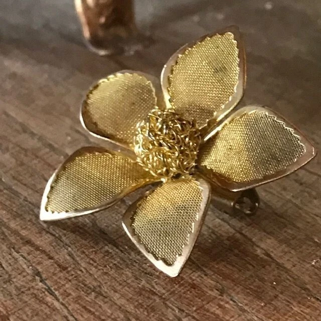 Broche Florale Ancienne En Cristal Rose Et Doré Plaqué Or - Années 1930-1950, Bel état.